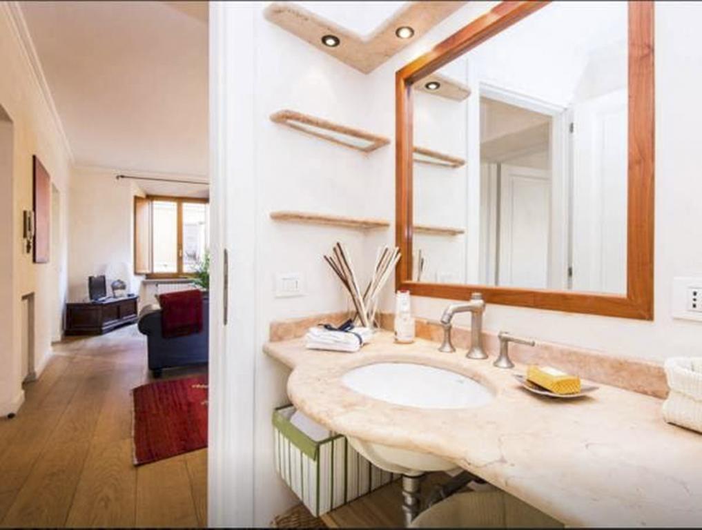 Campidoglio Apartment *