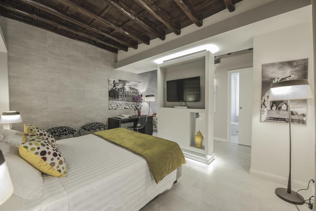 Town House Spagna- Luxury Rooms With Jacuzzi Bath *
