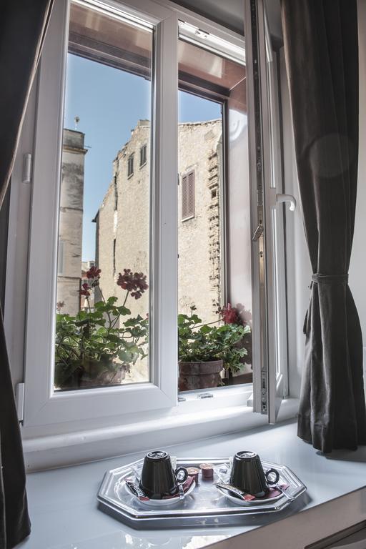 Guest house Town House Spagna- Luxury Rooms With Jacuzzi Bath *