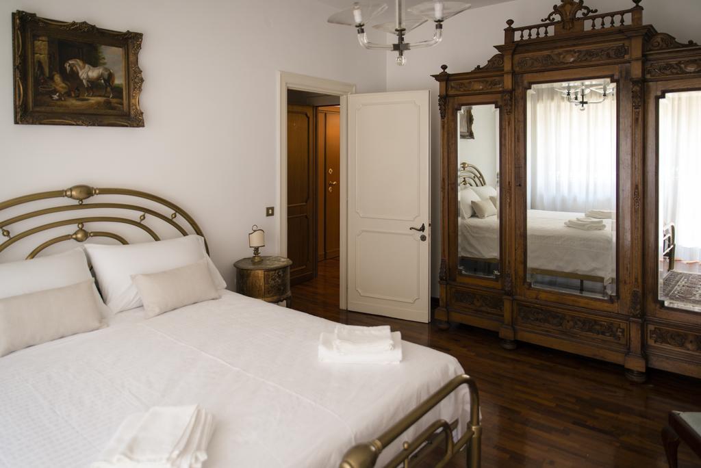 Plumbird Boutique & * Roma