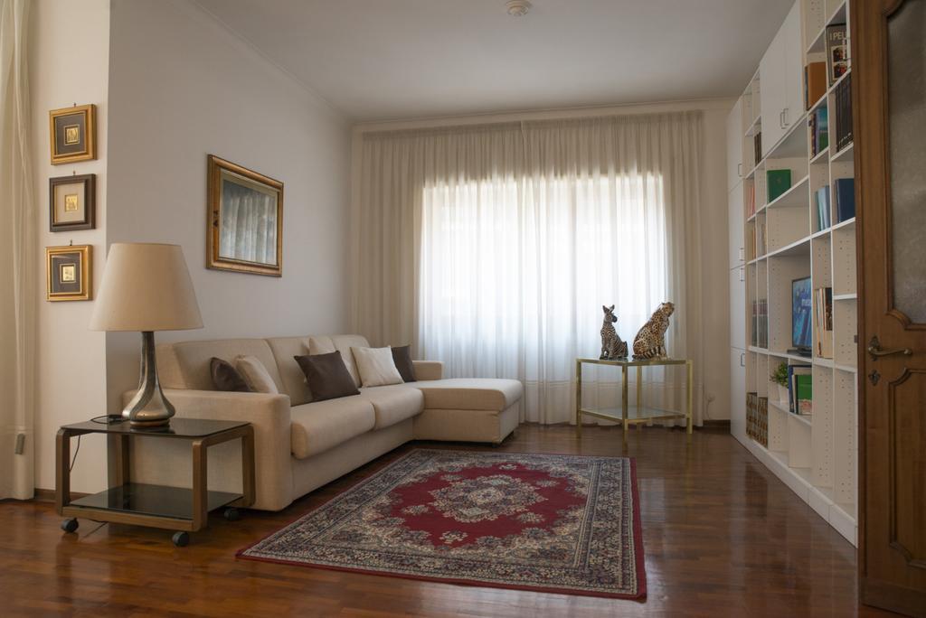Plumbird Boutique & Roma