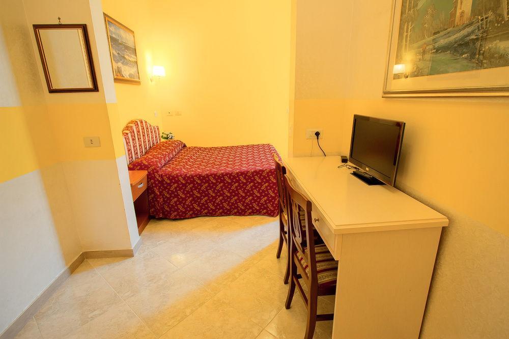 Imperial Deluxe Bed & Breakfast 3*