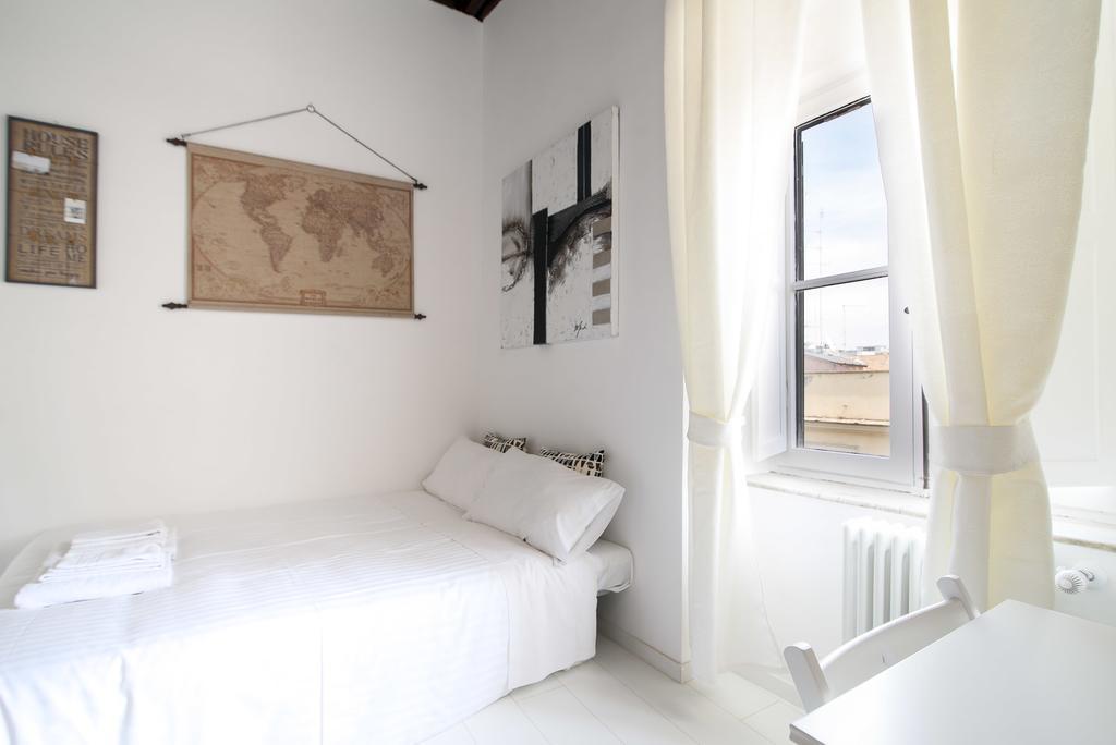 Apartment White Ostilia Rome