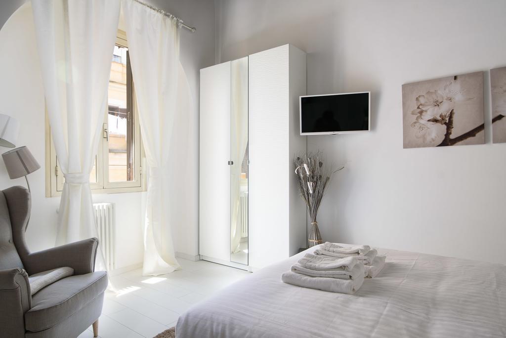 White Ostilia Apartment *