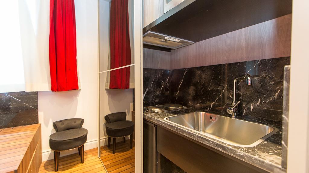 Rental In Rome Pinciana Deluxe Apartment