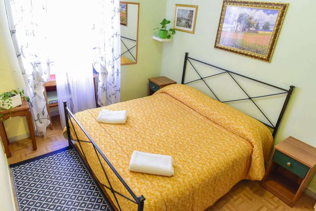 Guest house Casa Vacanza Frendy - Free Airport Transportation On Arrival If You Book An Apartment Of Minimum 3 Nights And 6 People Rome