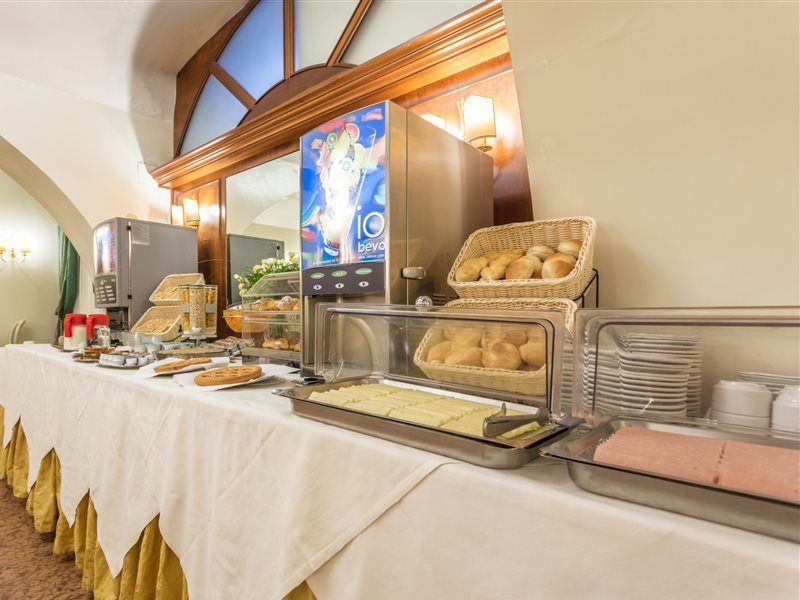 Raeli Floridia Hotel