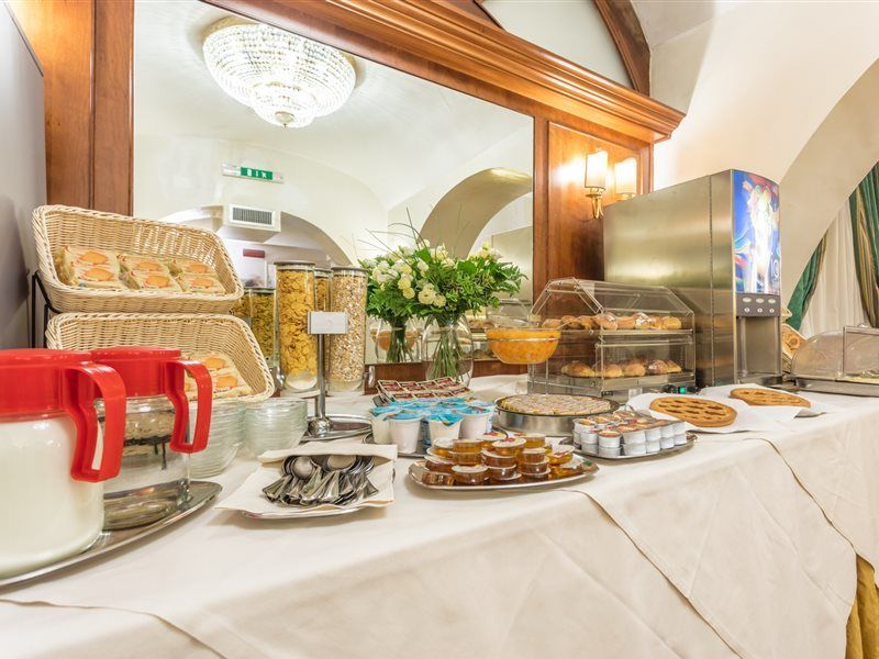 Raeli Floridia Hotel