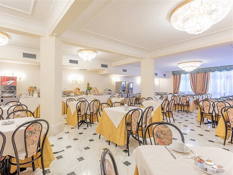 Hotel Raeli Lux