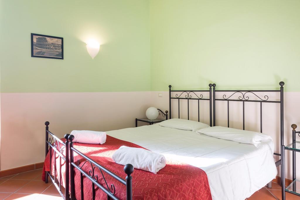 Domus Sessoriana Bed & Breakfast 3*
