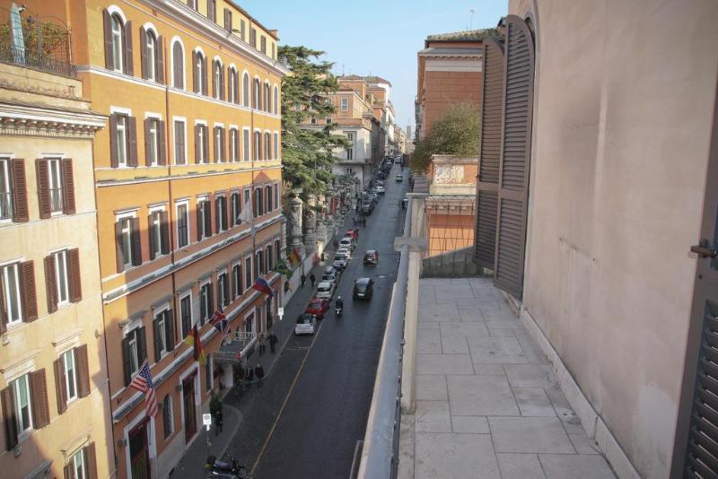 Trevi Aparthotel 2*
