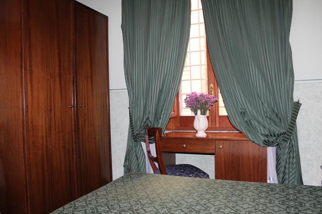 Couette-café Anne & Mary 3*