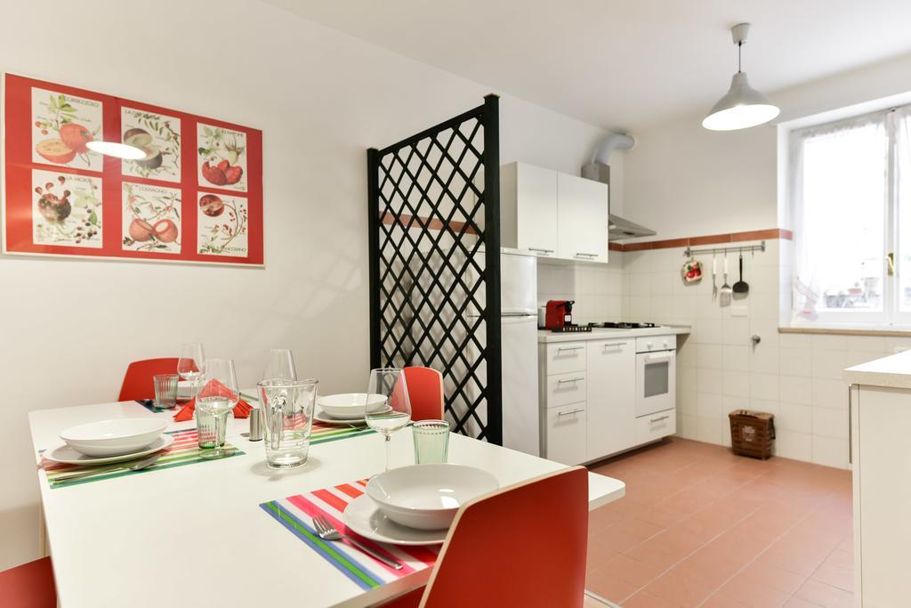 Apartment Red & White Vatican Rome