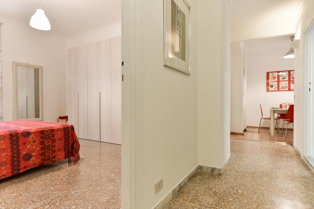 Apartment Red & White Vatican
