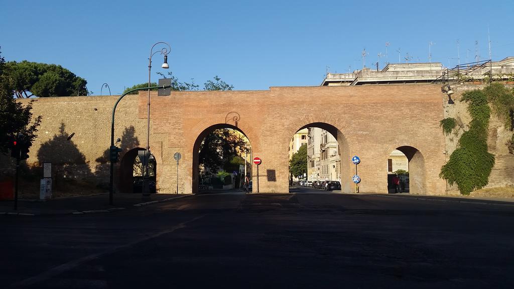 Termini Station Ai Due Cortili Presso Le Mura Aureliane Rome