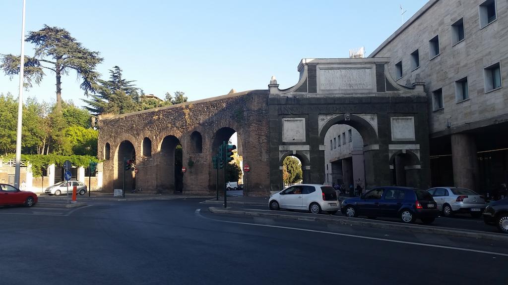 Termini Station Ai Due Cortili Presso Le Mura Aureliane * Rome
