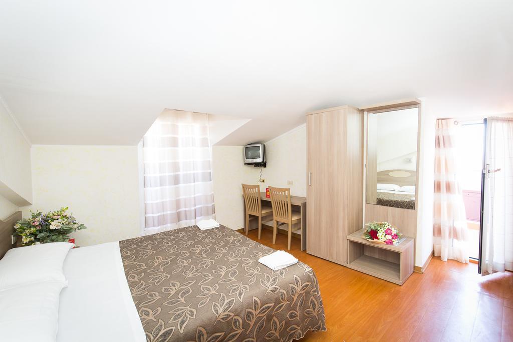 Concorde Hotel 2*