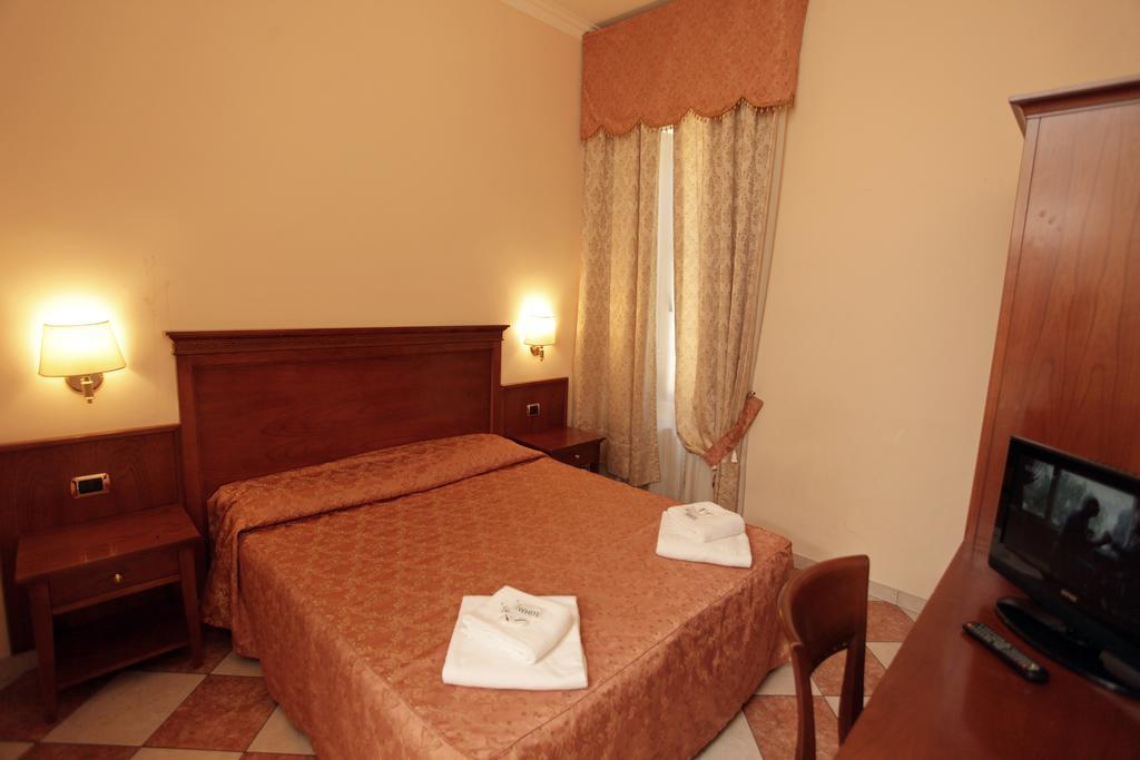 Hollywood Hotel Rome