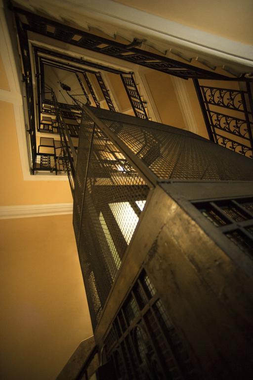 Trastevere Corner Eight