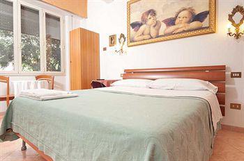 Babri Simim Taj Rome
