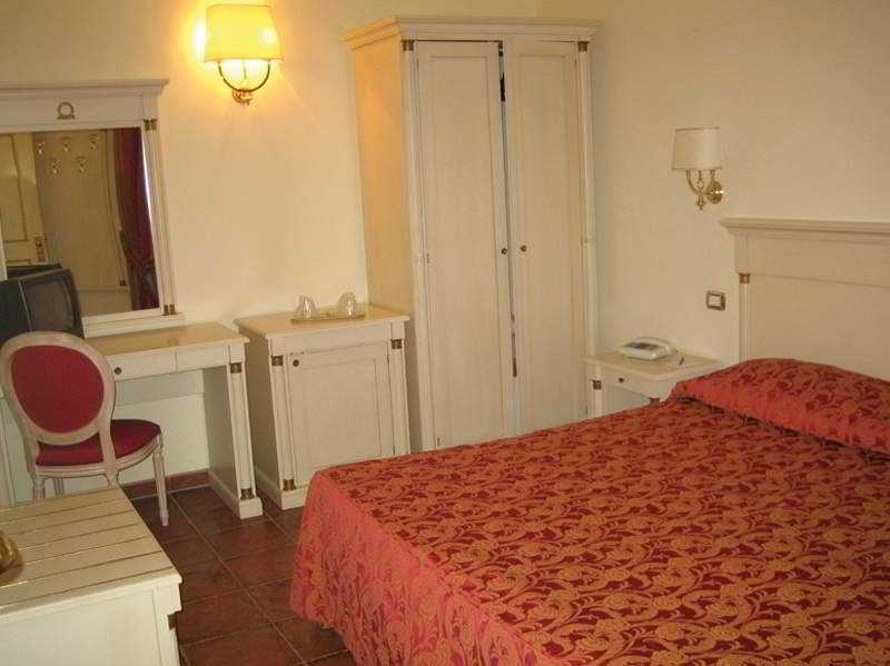 Quadrifoglio Eur Hotel 3*