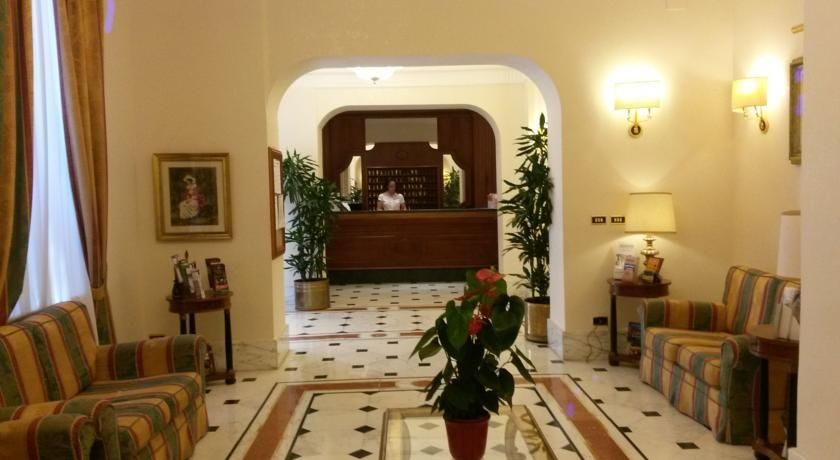 Hotel Raeli Lux