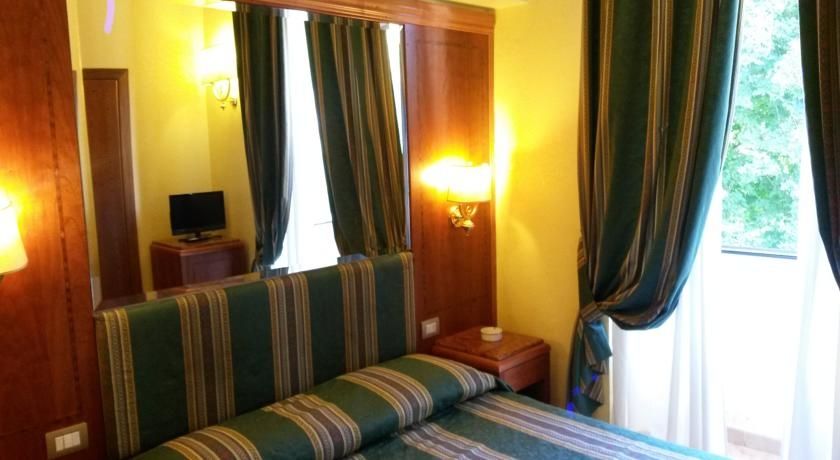Hotel Raeli Lux