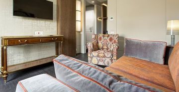 Mascagni Luxury Rooms&suites Hotel