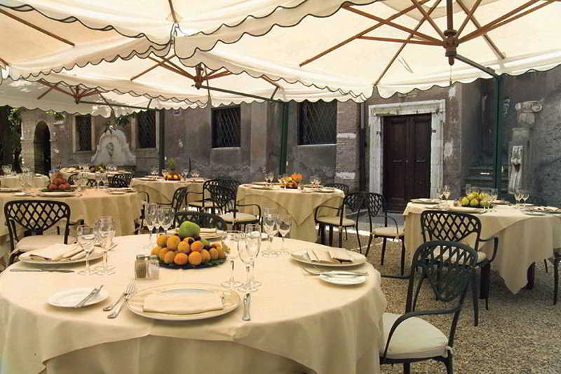Hotel The Church Village 3*