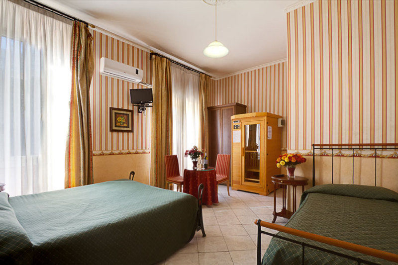 Hotel Aquarium 2*