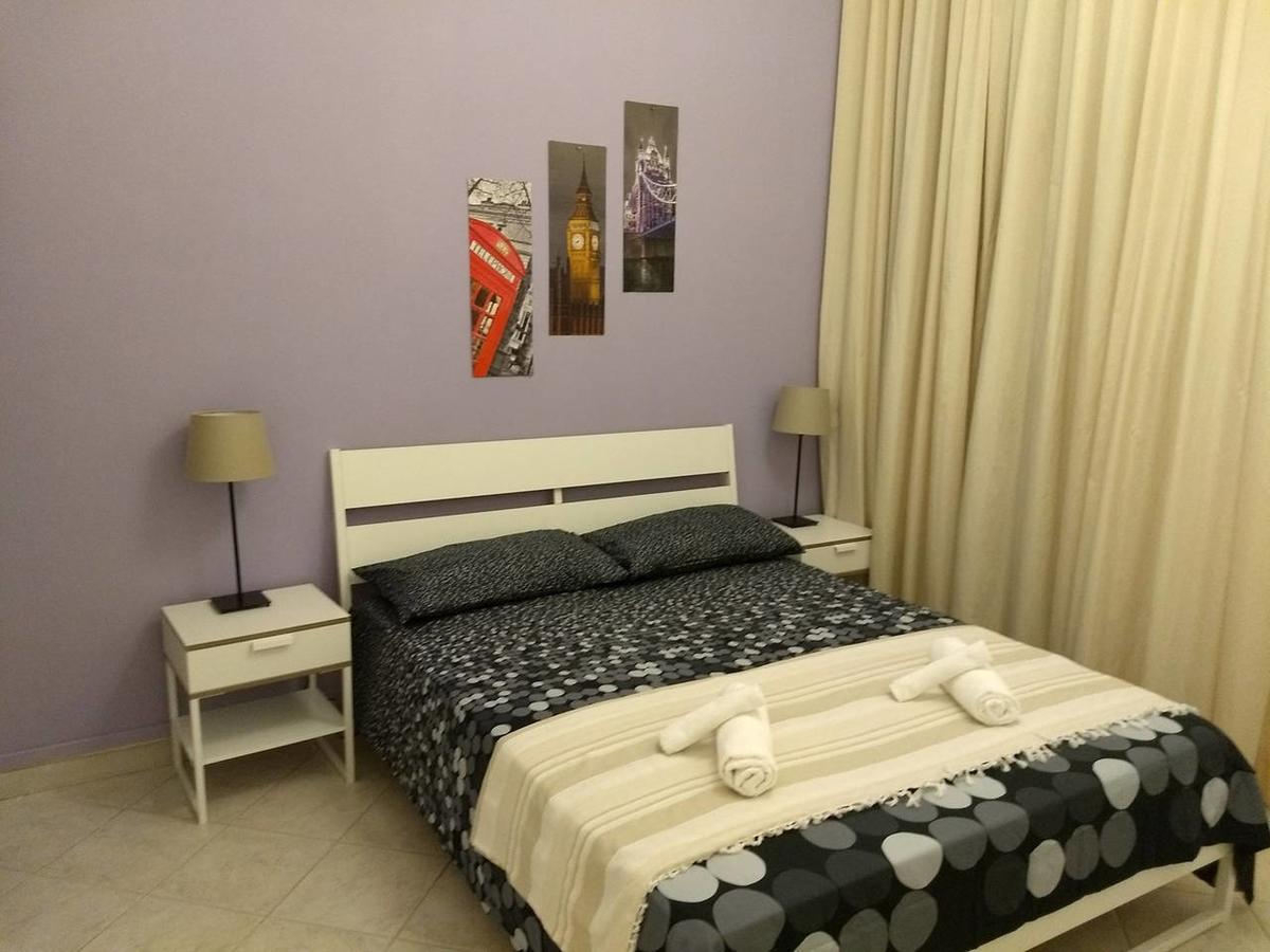 Amoraroma, Economy With Shared Bathrooms Guest house