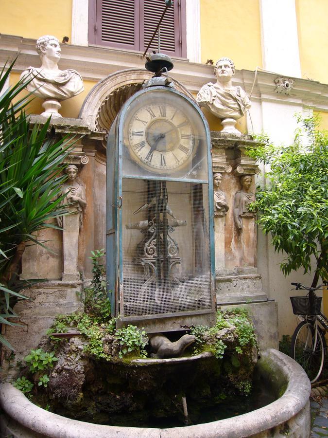 La Casa Dell'orologio Di Palazzo Berardi Rome