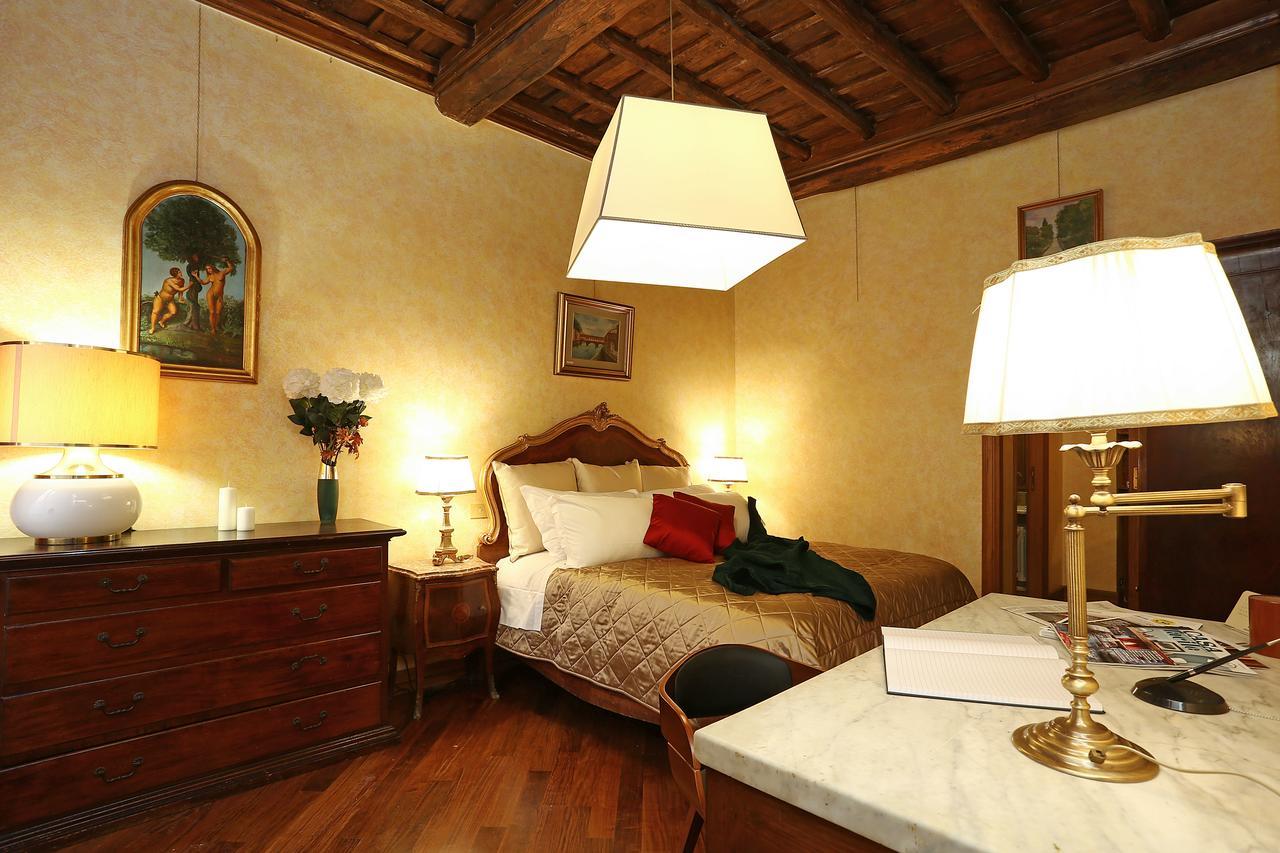 La Casa Dell'orologio Di Palazzo Berardi Rome