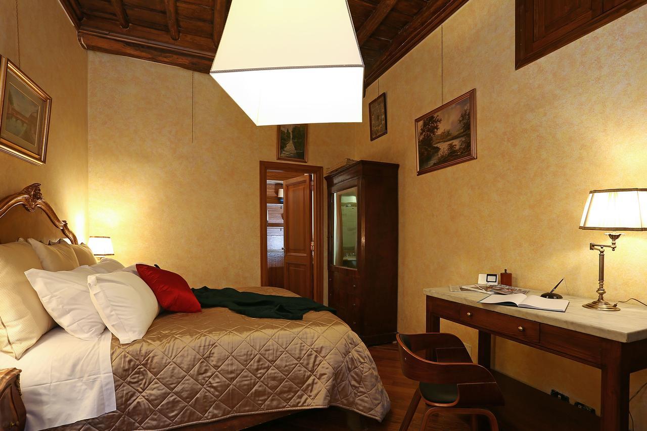 La Casa Dell'orologio Di Palazzo Berardi * Rome