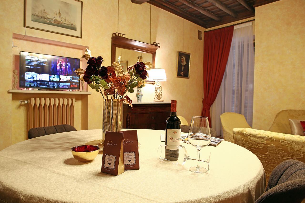 La Casa Dell'orologio Di Palazzo Berardi Apartment *