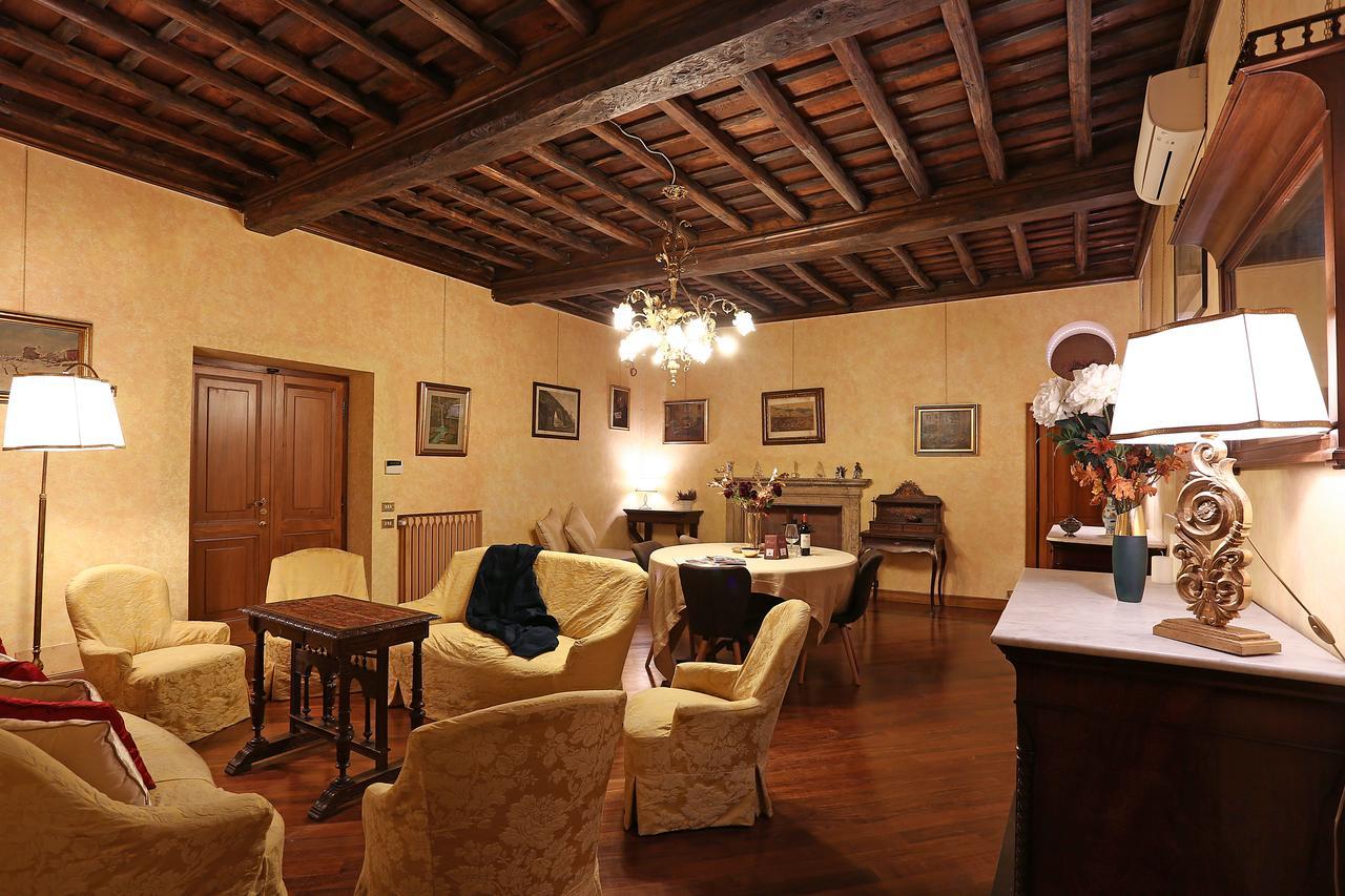 La Casa Dell'orologio Di Palazzo Berardi Apartment *