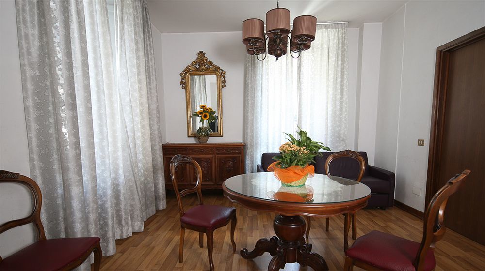 Roma Room Hotel Hotel