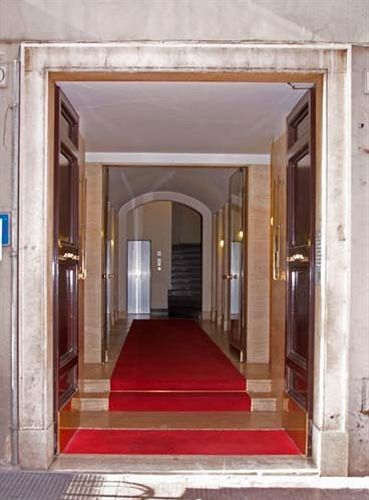 Town House Fontana Di Trevi Bed & Breakfast 3*