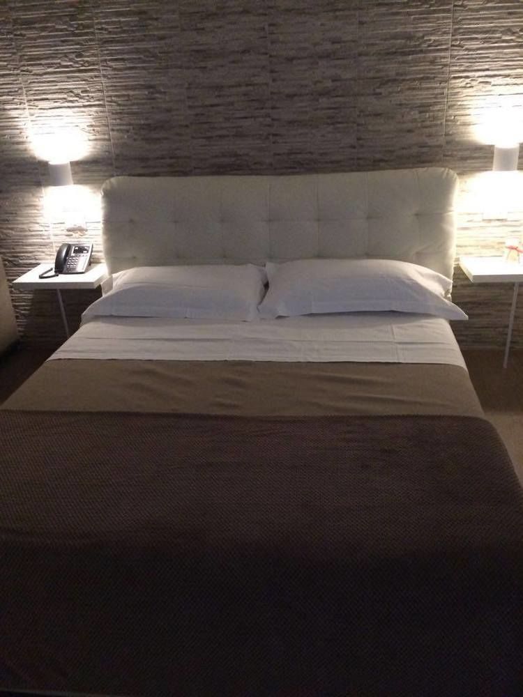 Domus Castroni Pompeo Magno Bed & Breakfast Rome