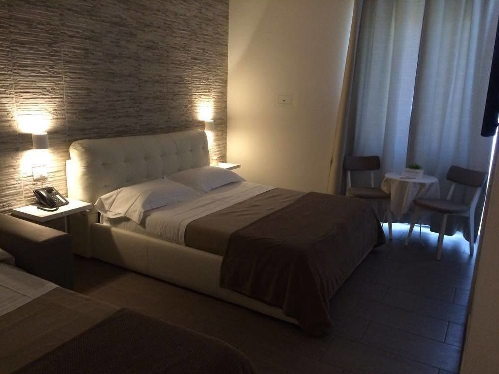 Bed & Breakfast Domus Castroni Pompeo Magno Rome