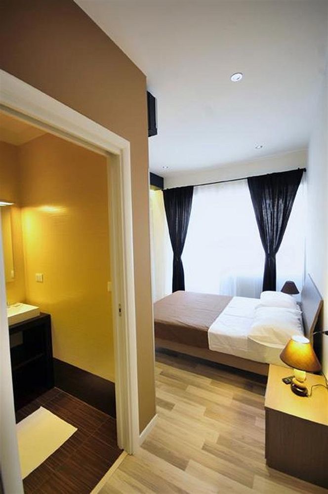 Living 2* Rome