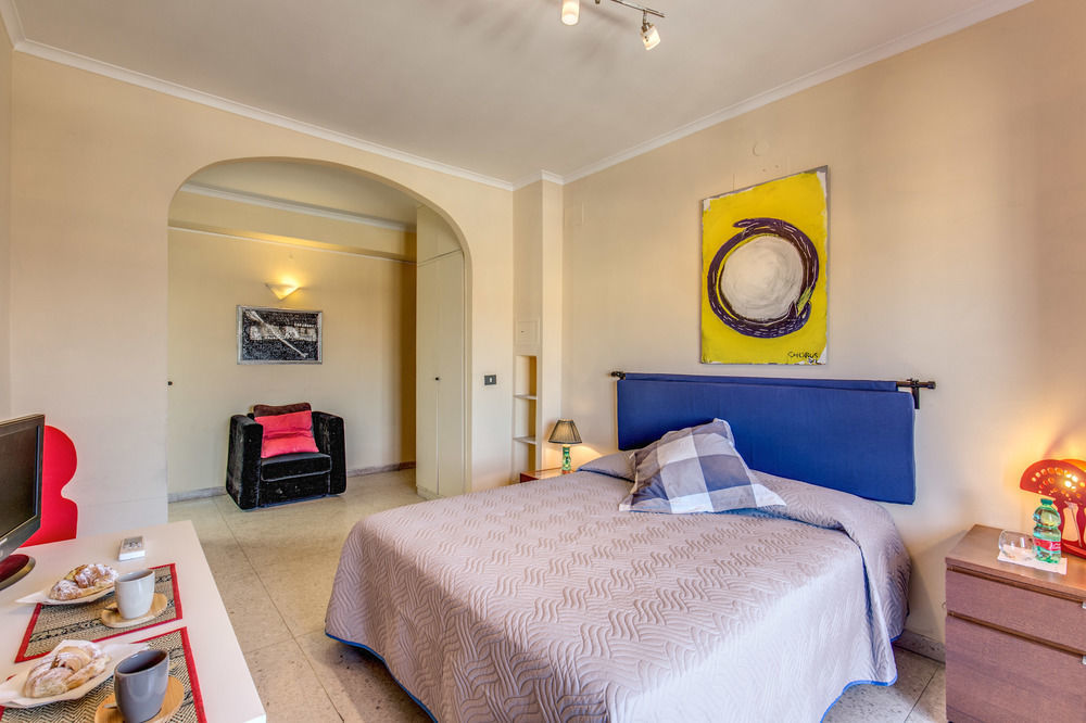 Piramide Terrace 2* Rome
