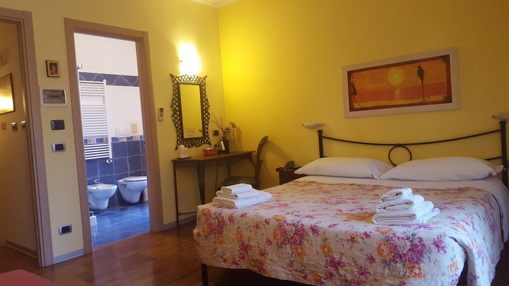 Aurelia Garden Gold Bed & Breakfast Rome