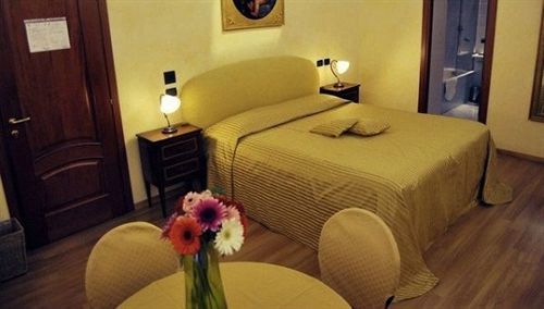 Guest house Cenci Fontana Di Trevi 2*