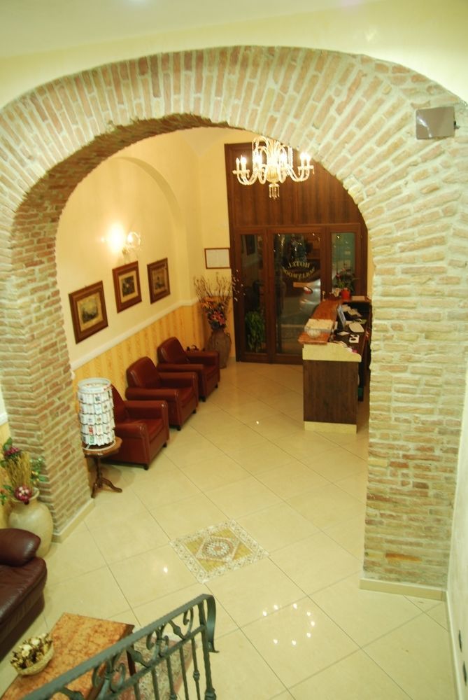 Hollywood Hotel Rome