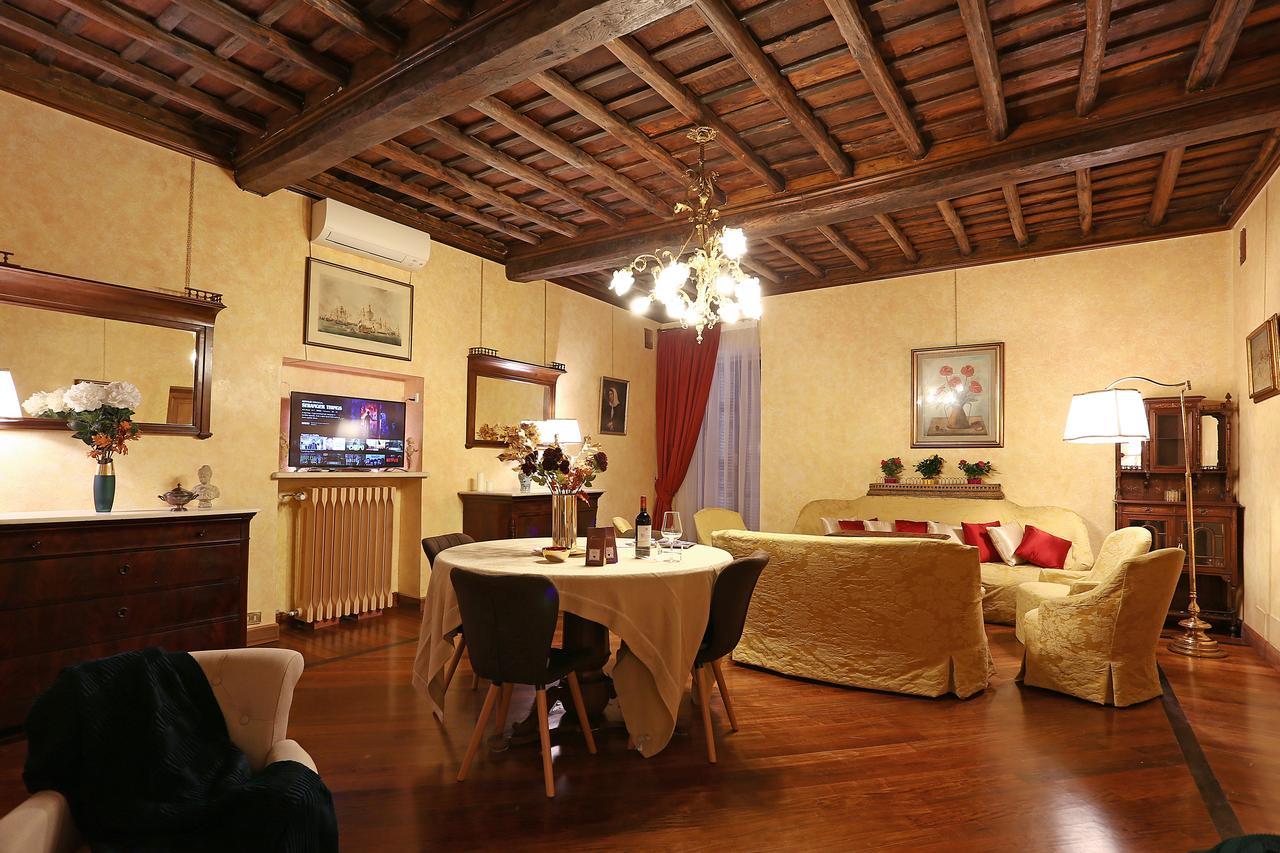 La Casa Dell'orologio Di Palazzo Berardi Rome