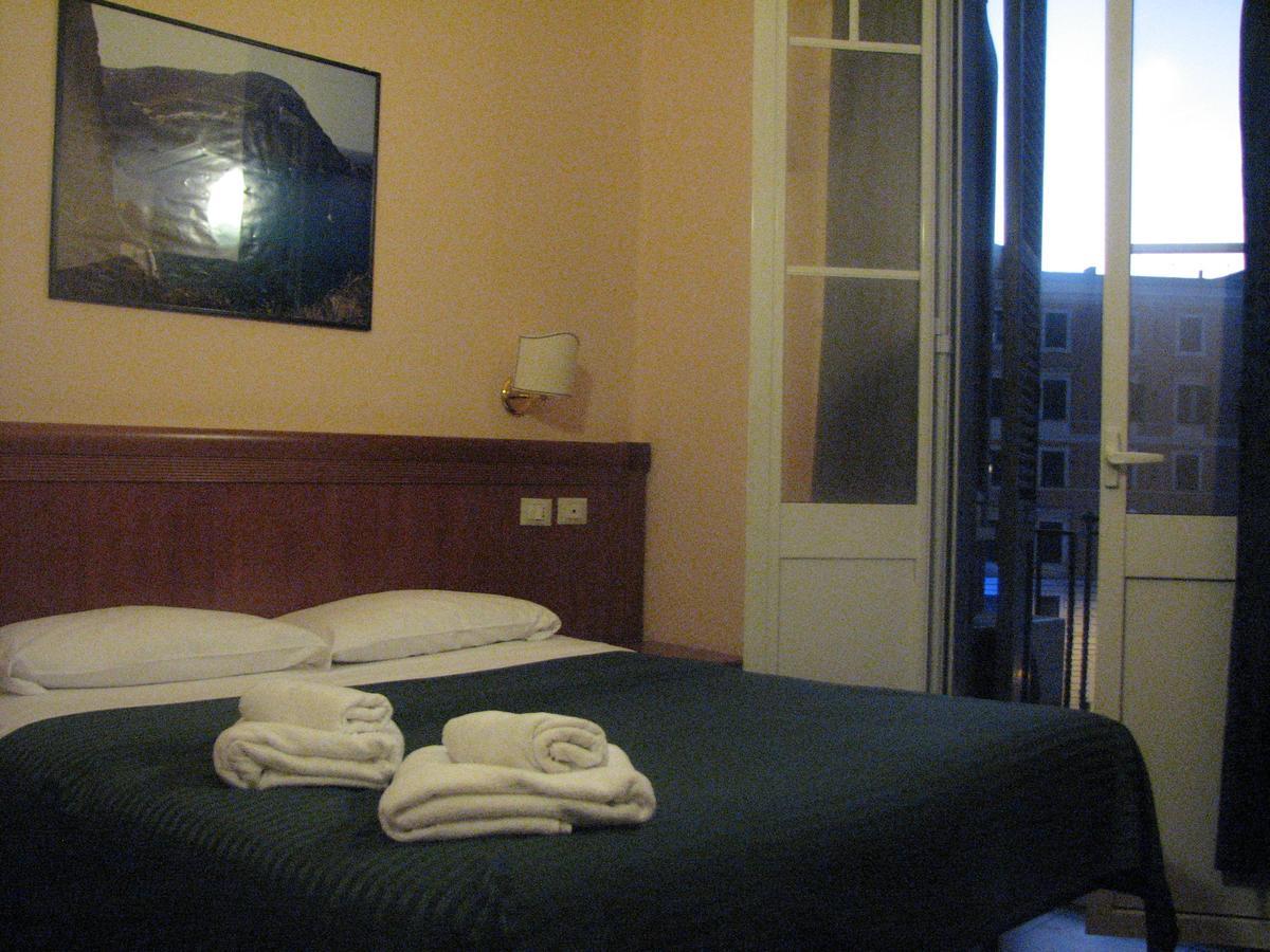Alex Place Rome