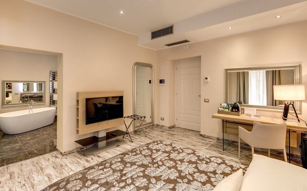 Colonna 18 By Ghor Rome