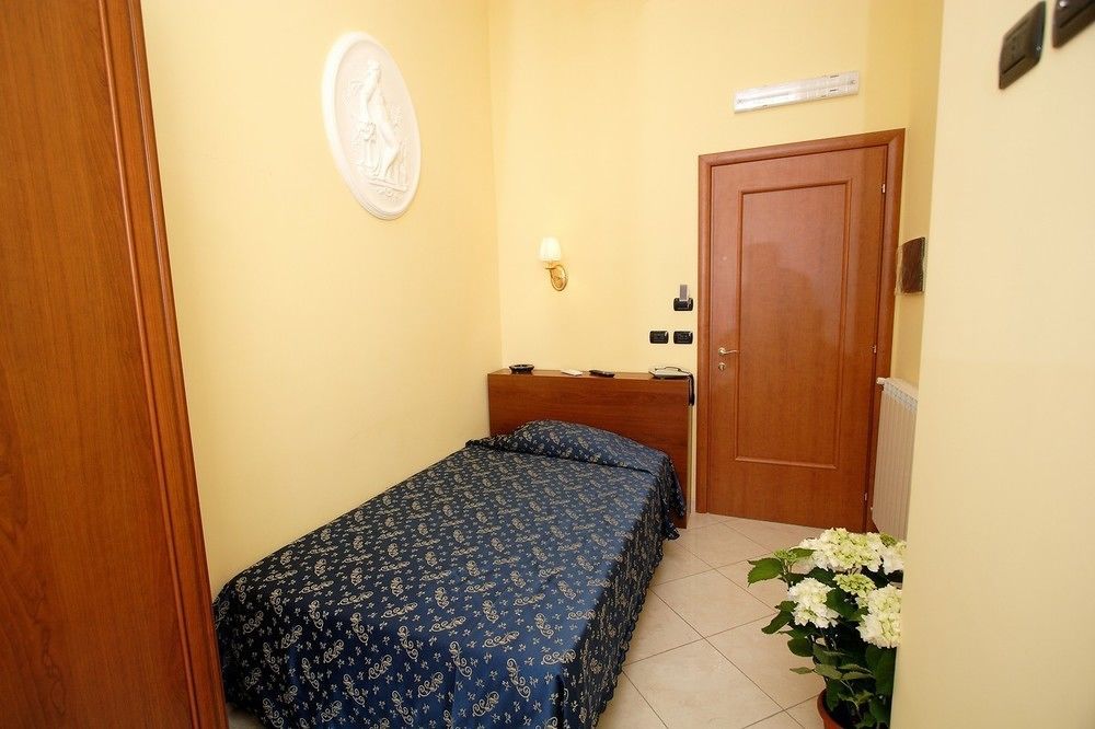 Caroline 2* Rome