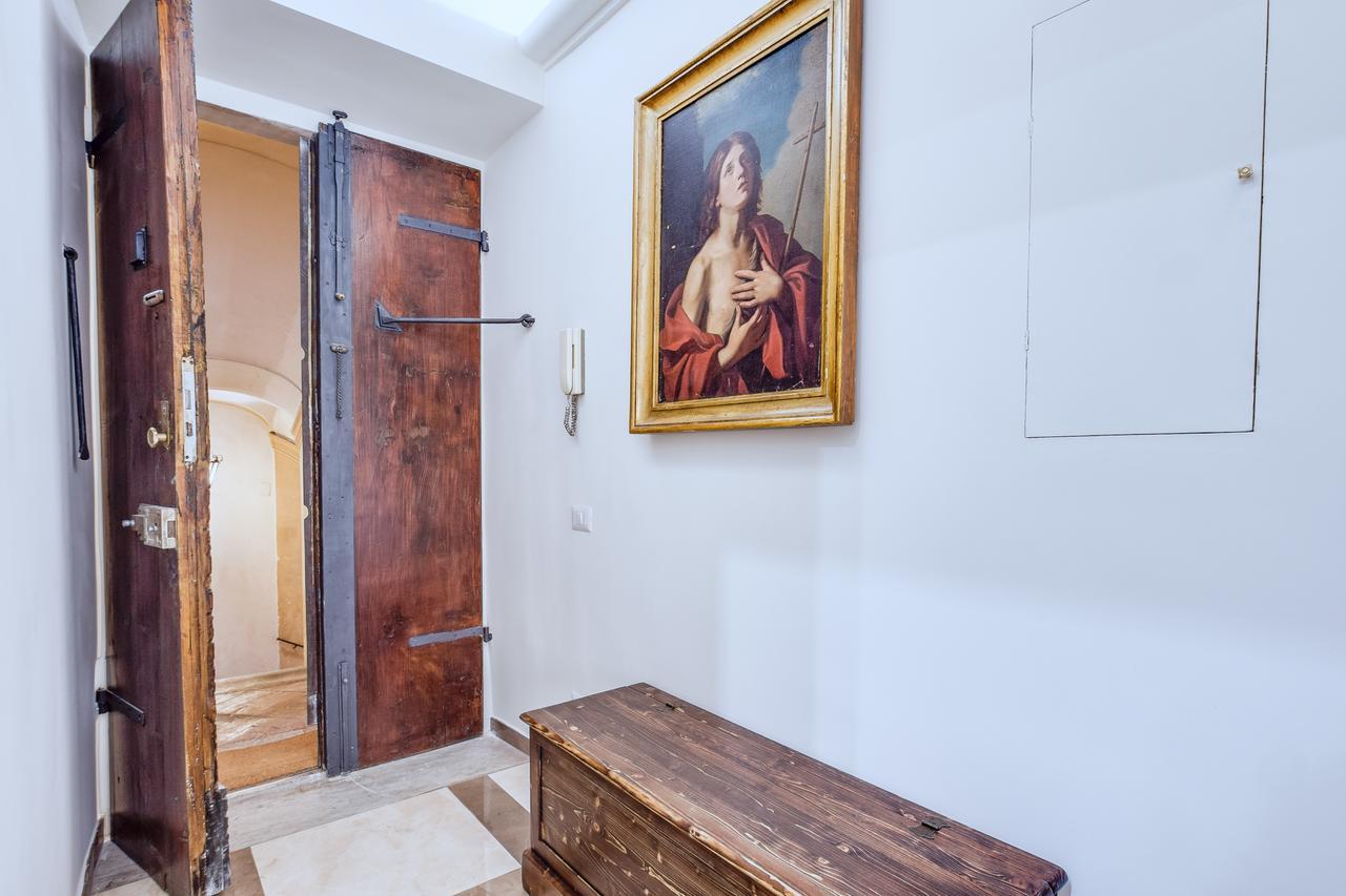 Flats Via Delle Muratte 2mins To Trevi Fountain *